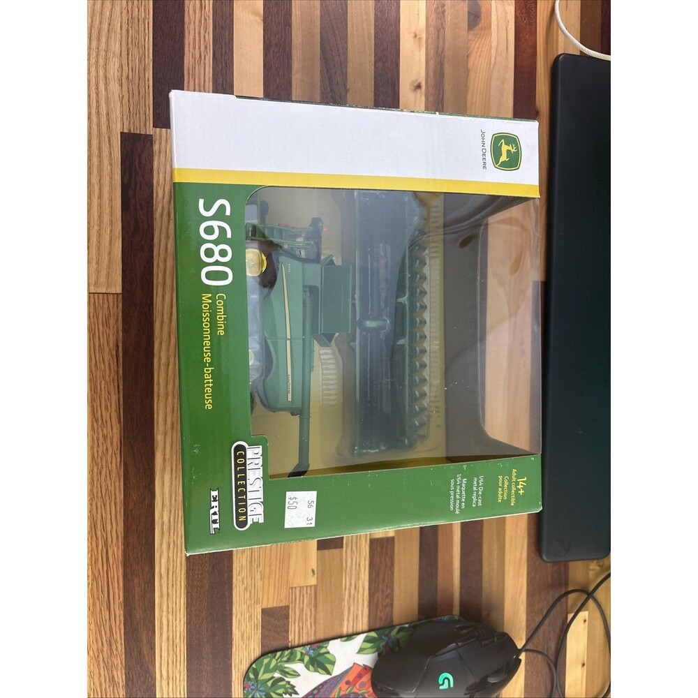John Deere S680 Combine 1/64 Scale ERTL Die-Cast Metal Replica In Box